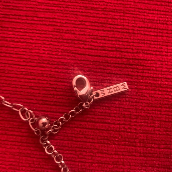 White House Black market necklace - Picture 3 of 4